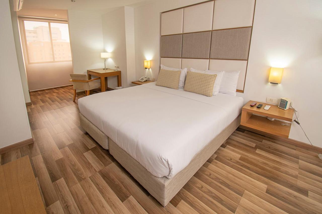 Hotel Cosmos 칼리 외부 사진