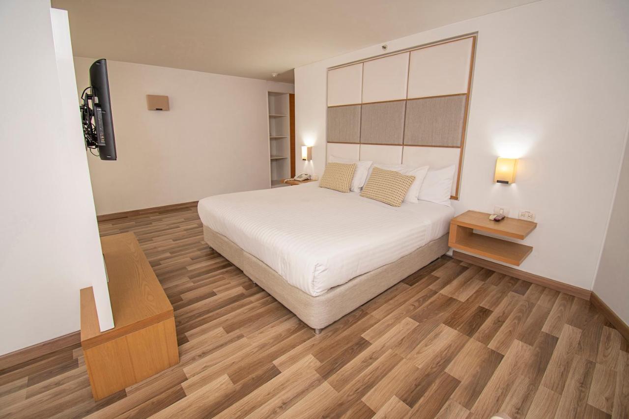 Hotel Cosmos 칼리 외부 사진