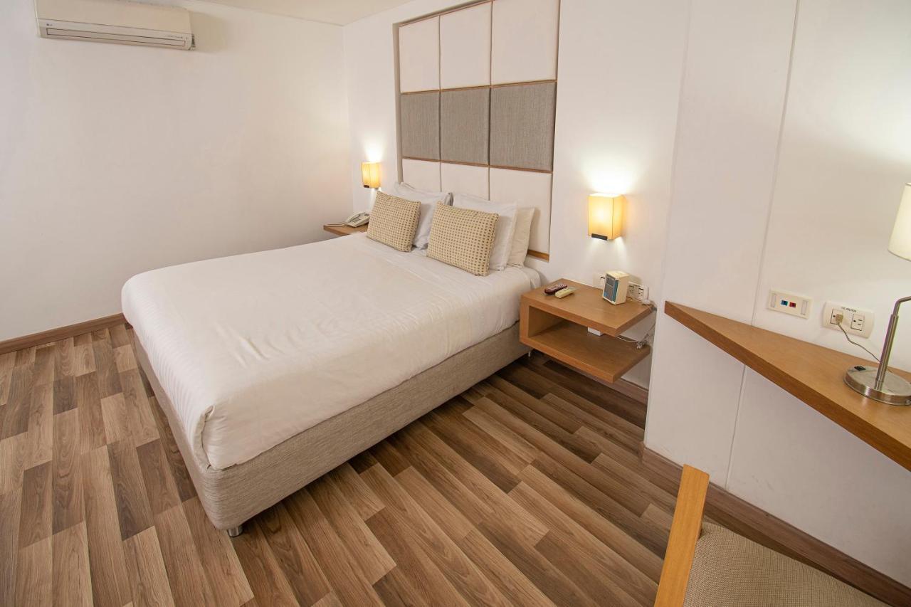 Hotel Cosmos 칼리 외부 사진