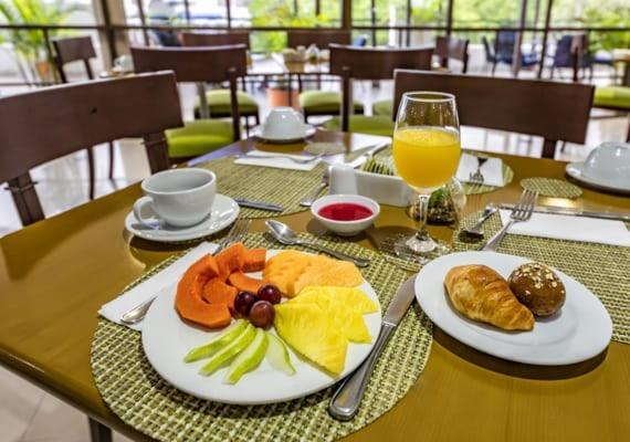 Hotel Cosmos 칼리 외부 사진