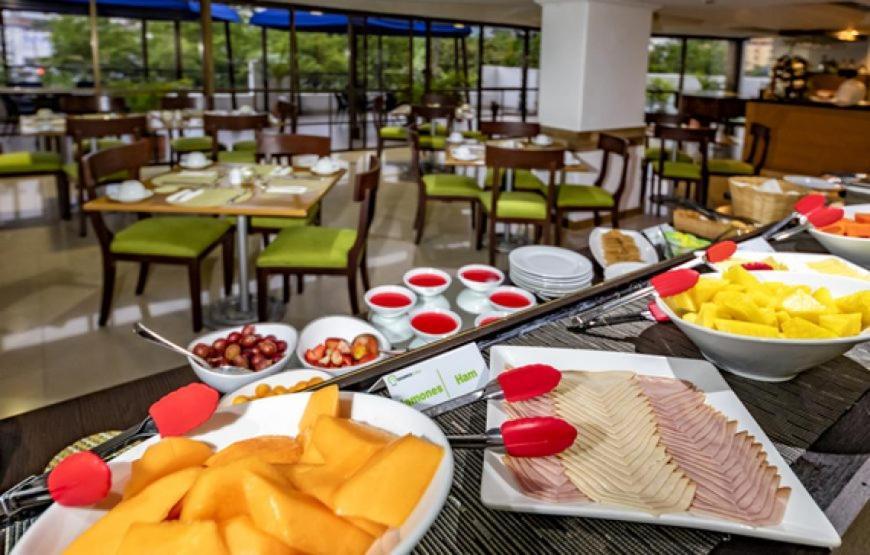 Hotel Cosmos 칼리 외부 사진
