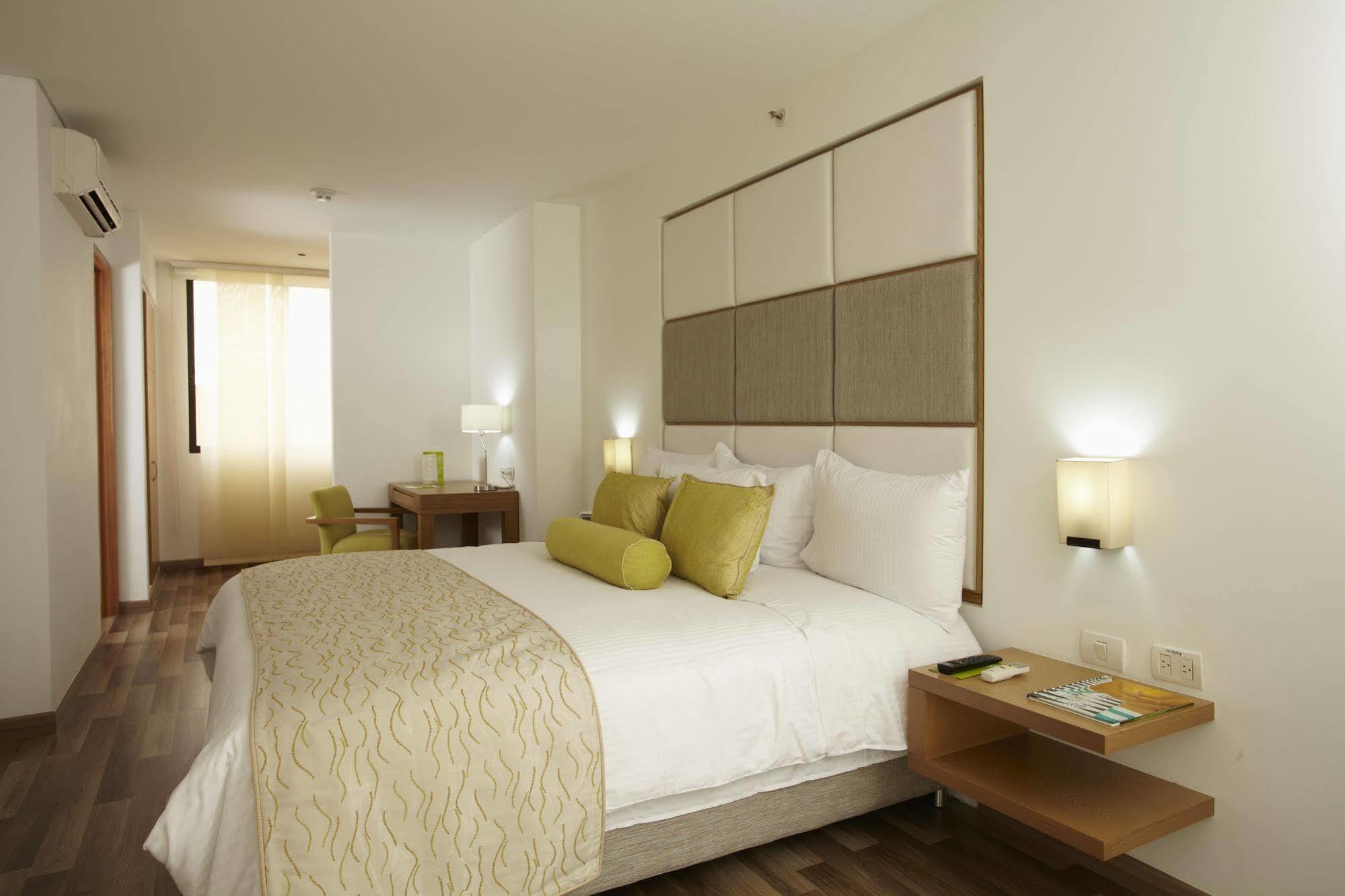 Hotel Cosmos 칼리 외부 사진