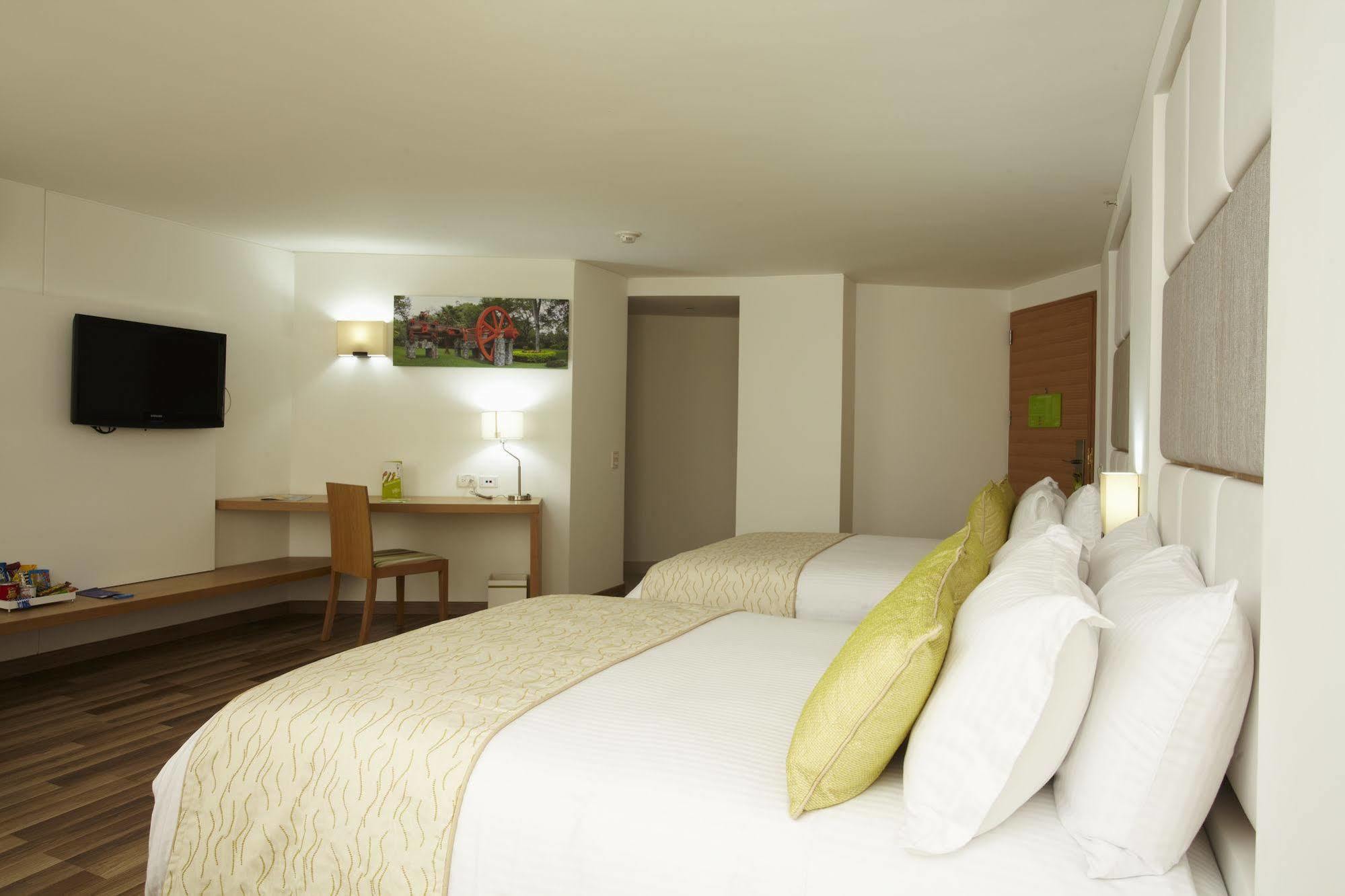Hotel Cosmos 칼리 외부 사진