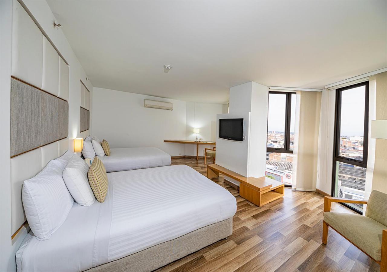 Hotel Cosmos 칼리 외부 사진