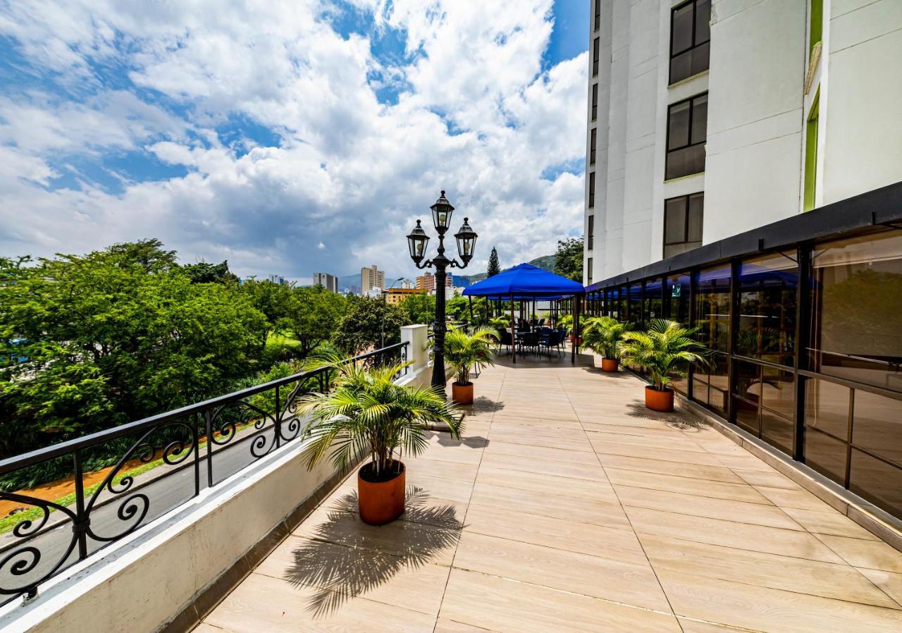 Hotel Cosmos 칼리 외부 사진